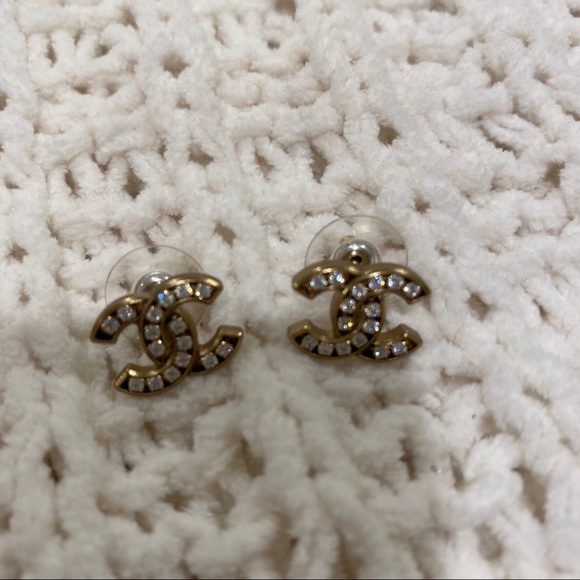 SOLD Chanel cc crystal earrings aged gold tone - Picture 6 of 7
